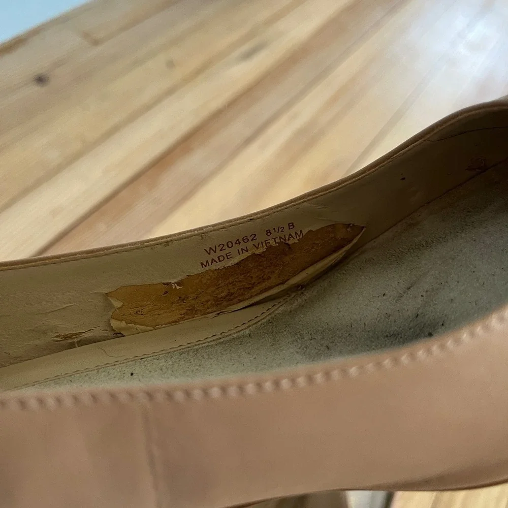 Cole Haan Go-To‎ Wedge Beige Leather Almond Toe Pumps W20462 Womens 8.5 Preppy